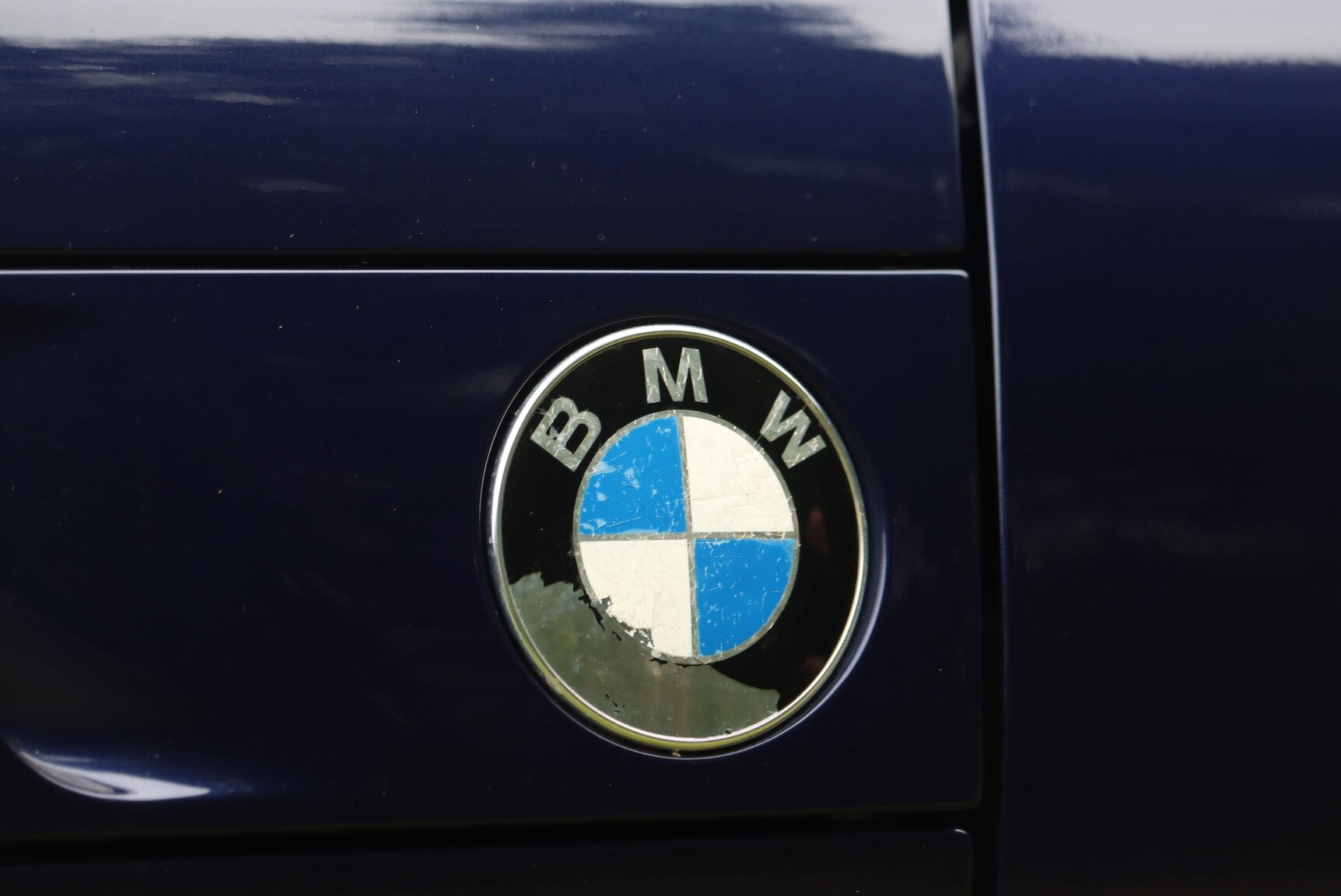 Exterior image of 1999 BMW Z3 1.9i