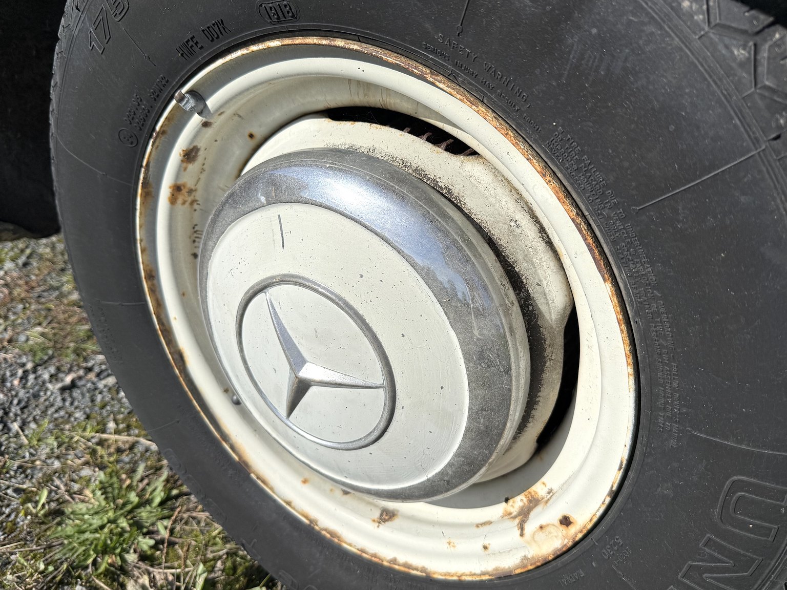 Exteriörbild på 1967 Mercedes-Benz 200
