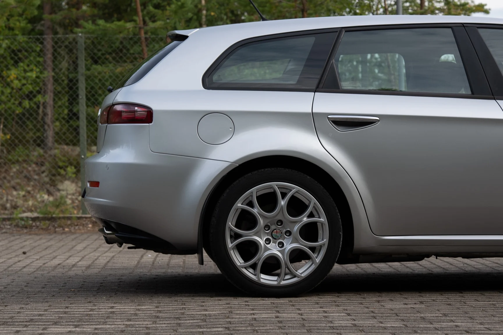 Exteriörbild på 2008 Alfa Romeo 159 Q4 Sportwagon (9)