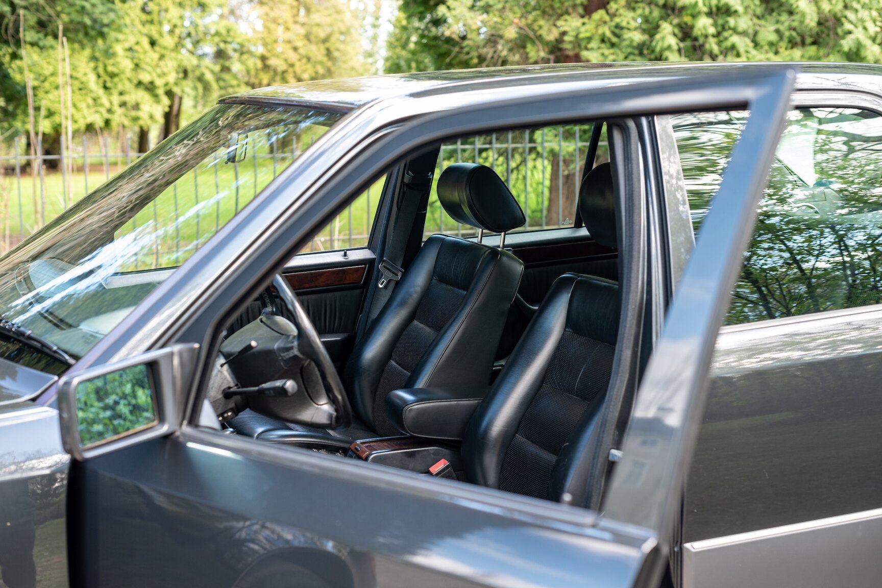 Interior image of 1993 Mercedes-Benz 400 E