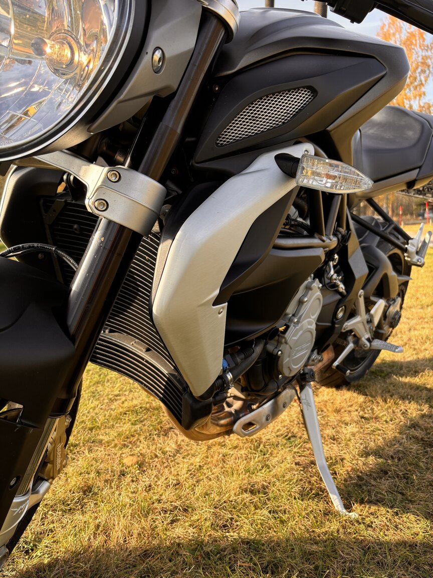 Exterior image of 2014 MV Agusta Brutale 675