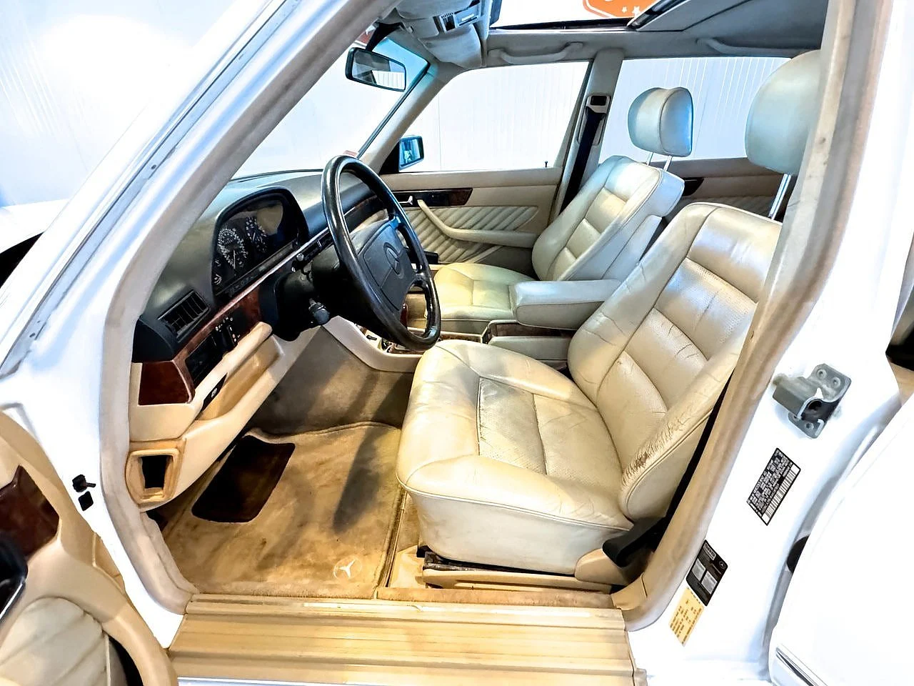 Bild von 1991 Mercedes-Benz S560 (16)