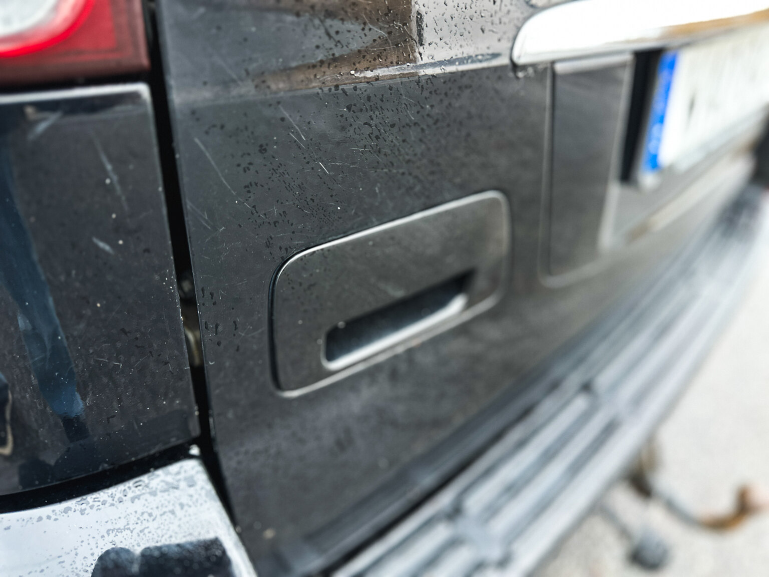 Exterior image of 2004 Toyota Land Cruiser