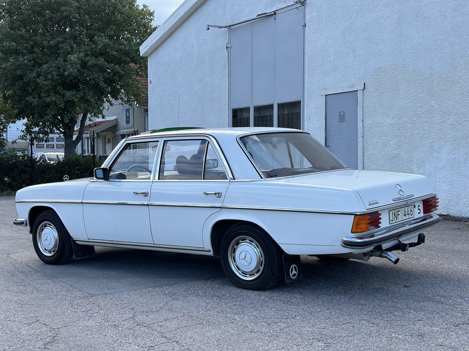 Aussenfoto 1975 Mercedes Benz 200 (4)
