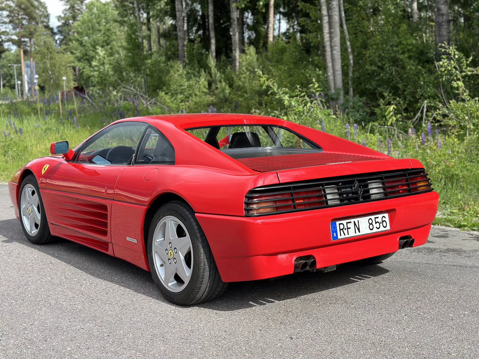 Exteriörbild på 1990 Ferrari 348 (5)