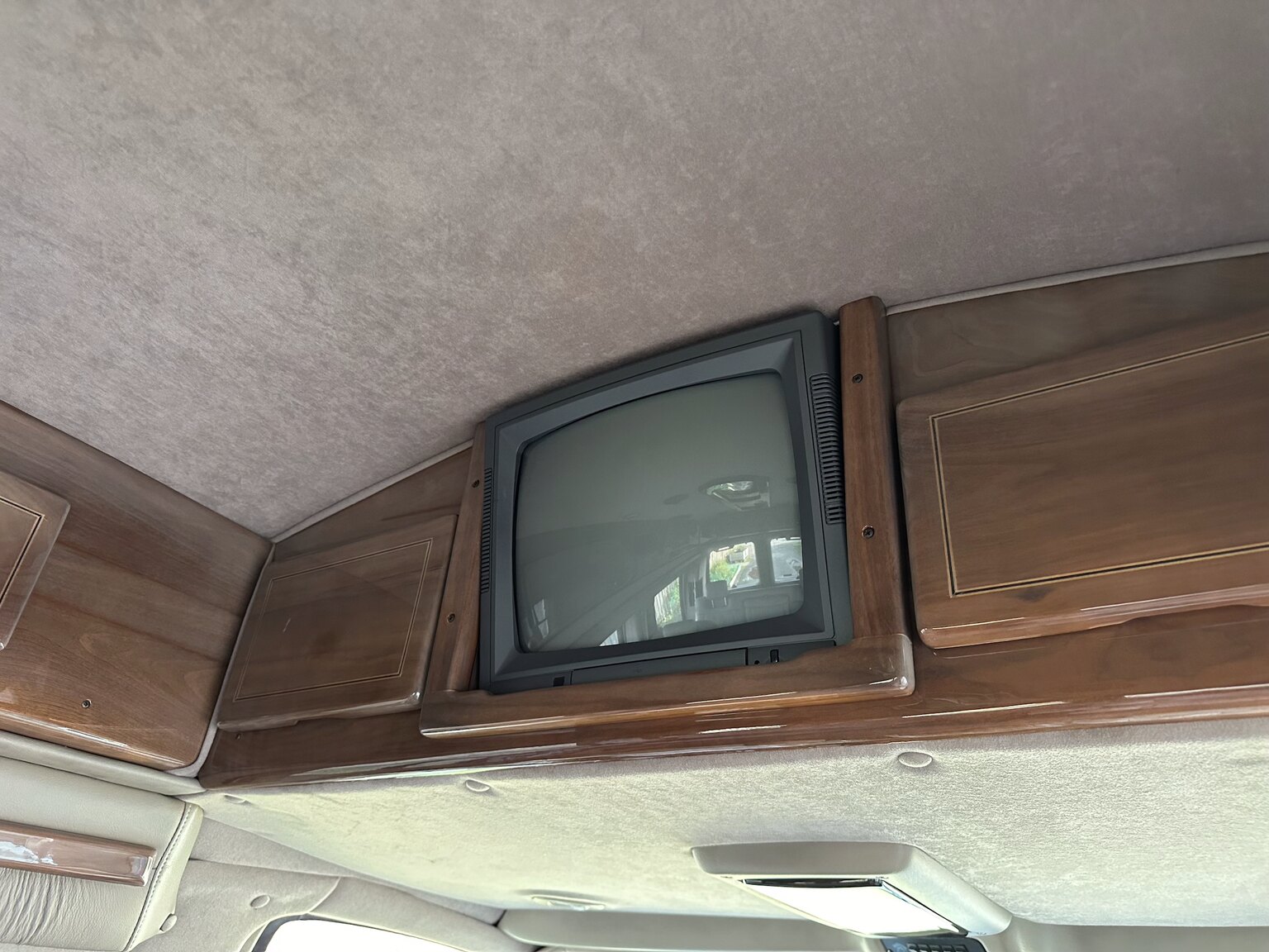 Interiörbild 2000 GMC Savana G1500 Conversion Van