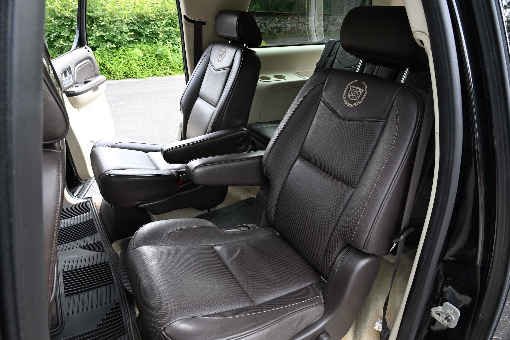 Interior image of 2010 Cadillac Escalade ESV 6.2 Flexfuel