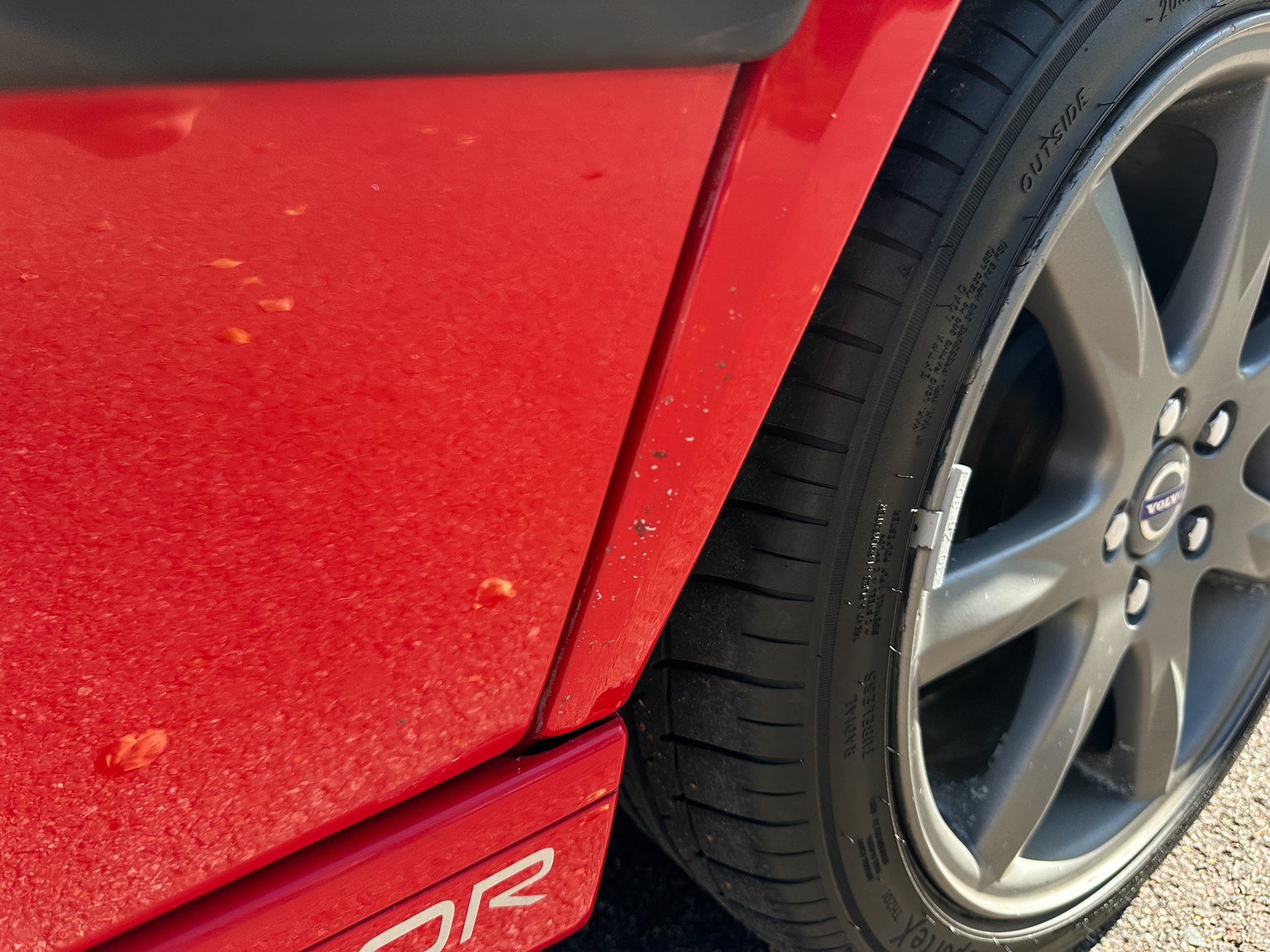 Exterior image of 1996 Volvo 850 R