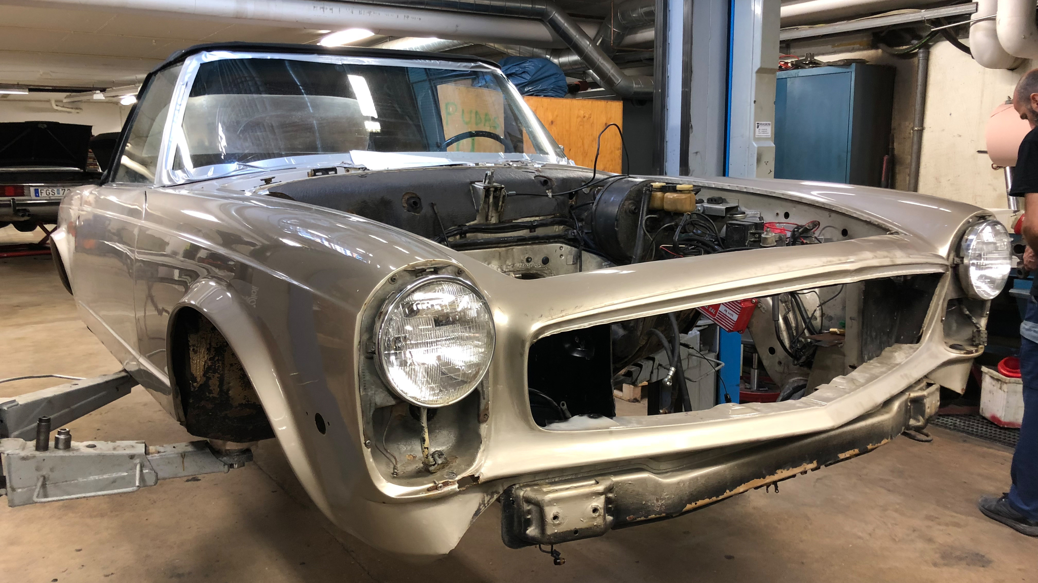 Aussenfoto 1970 Mercedes 280 SL Pagoda (95)