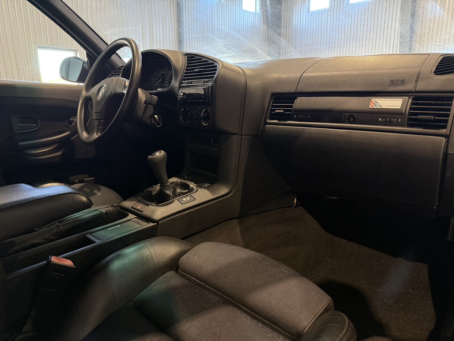 Interiörbild 1995 BMW 325i Coupé AVUS Edition "No Reserve Auction"