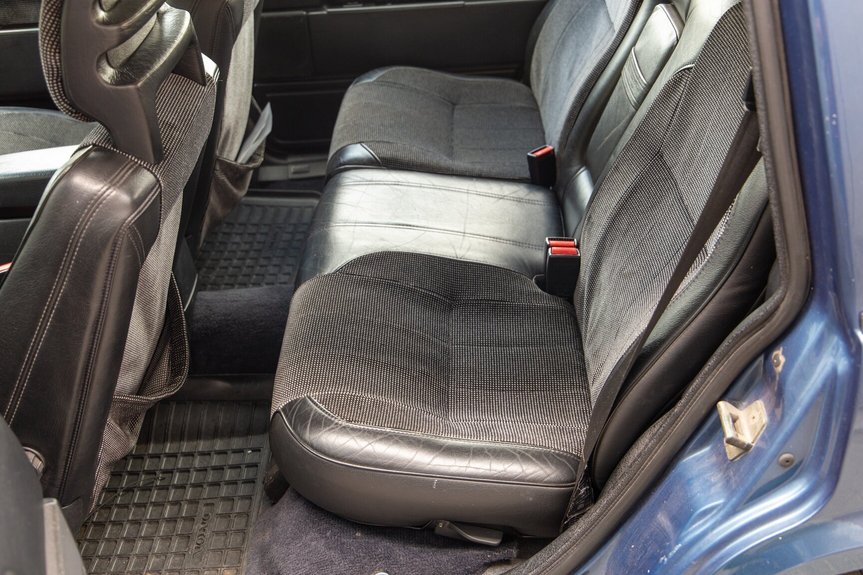 Interior image of 1990 Volvo 745 Turbo (16)