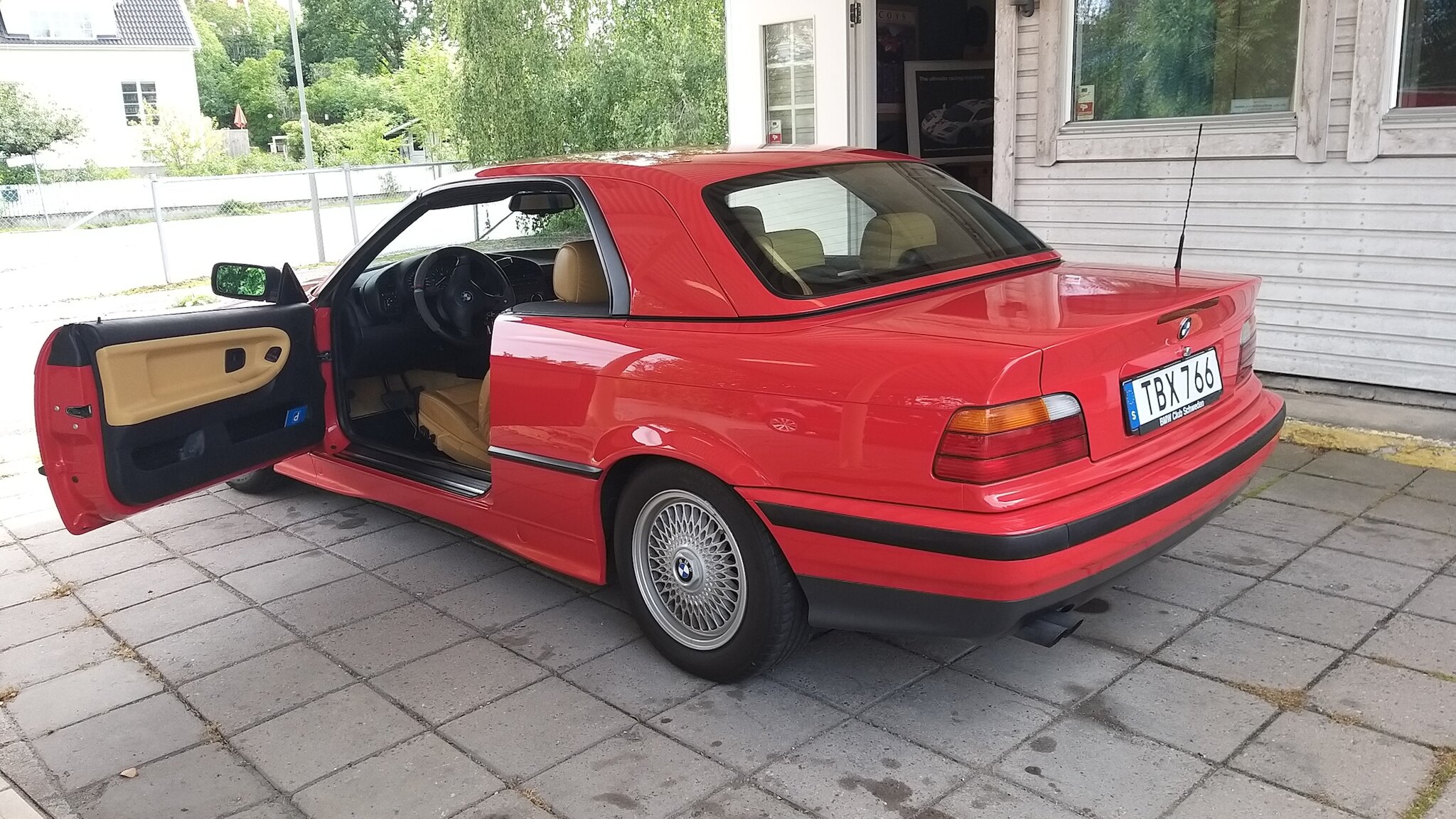 Exteriörbild på 1994 BMW 325iA Convertible