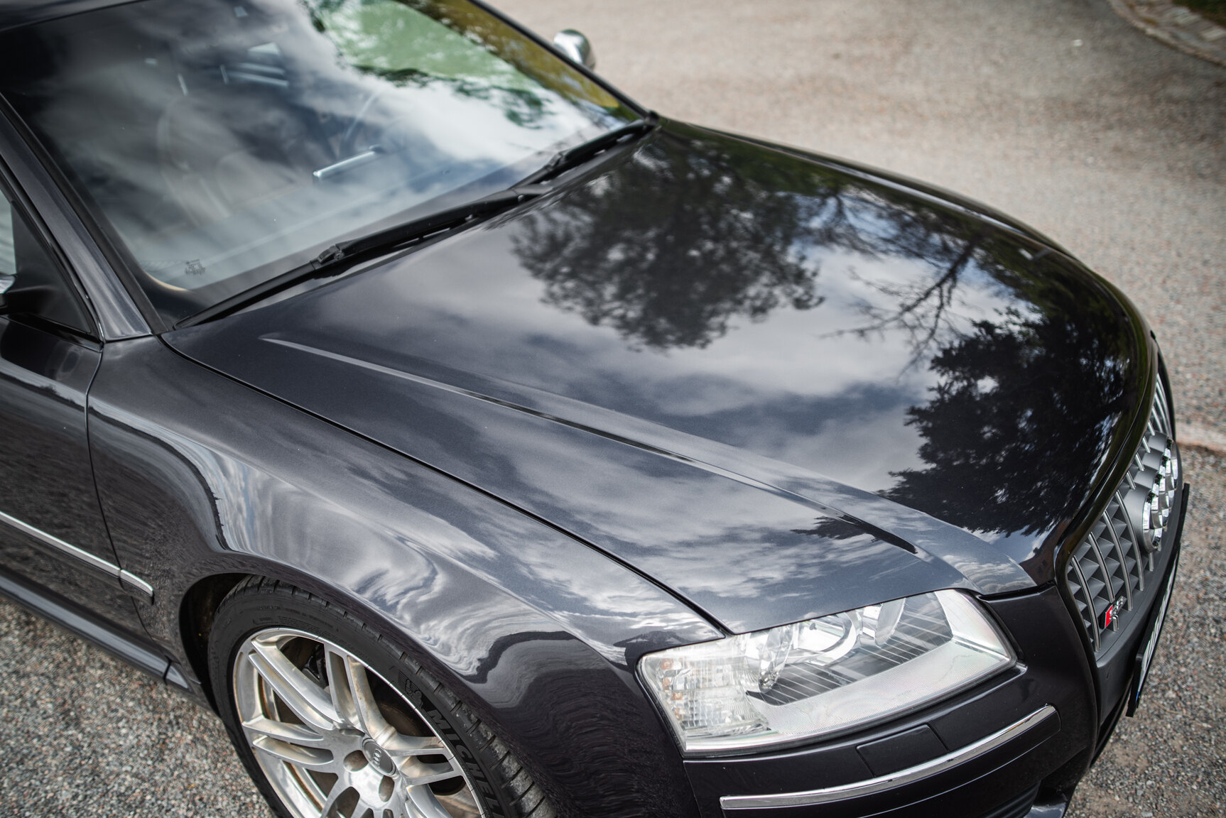 Exterior image of 2009 Audi S8 5.2 V10 FSI Quattro