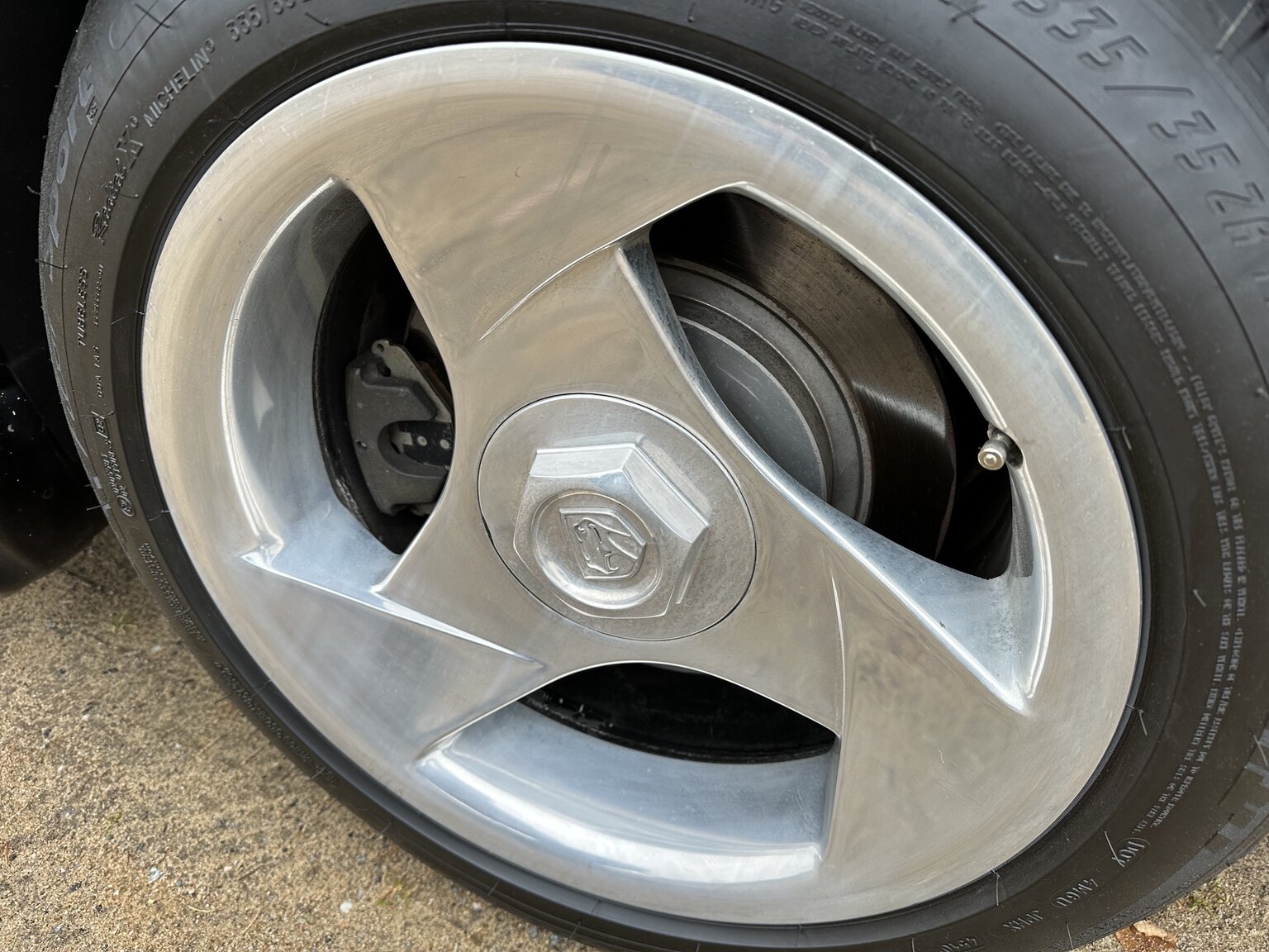 Exteriörbild på 1994 Chrysler Viper RT/10