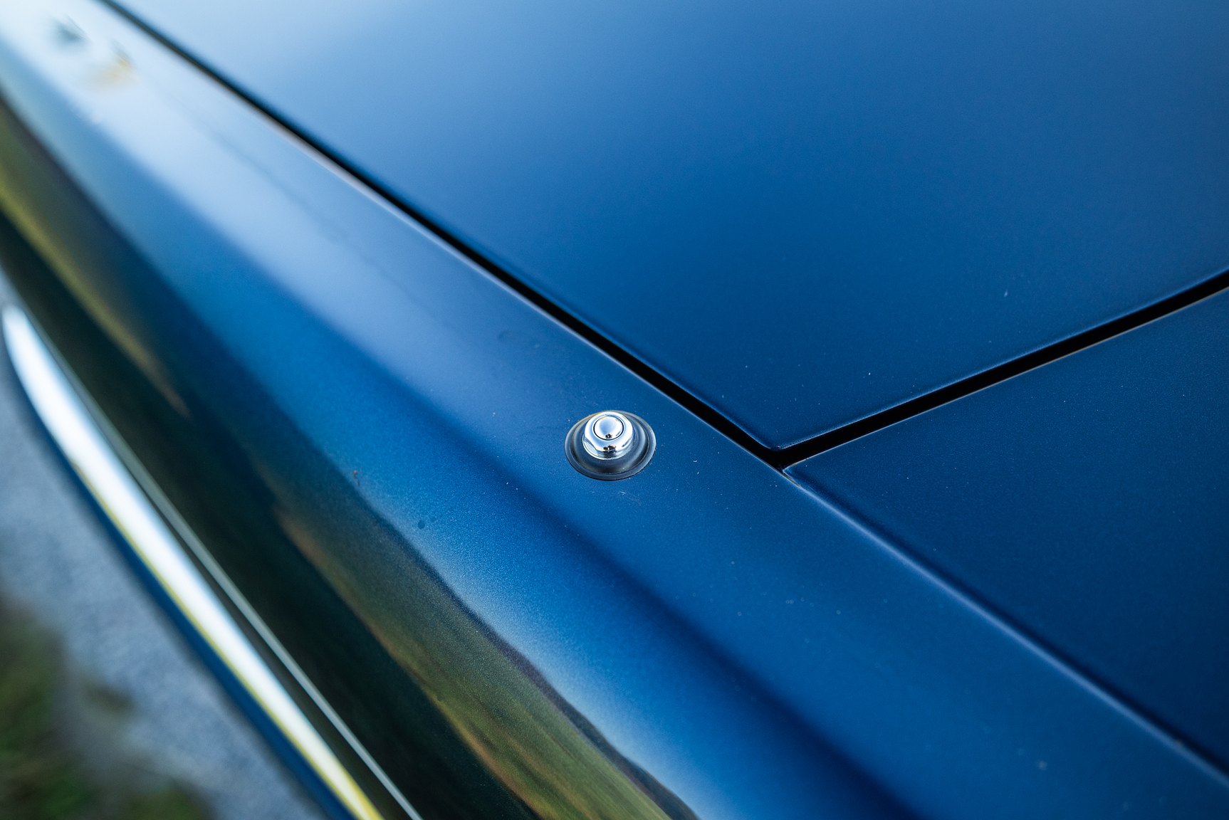 Exterior image of 2001 Jaguar XJR