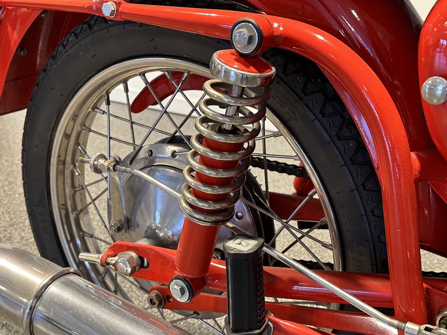 Image of 1963 Aermacchi Harley-Davidson Ala Rossa mechanics