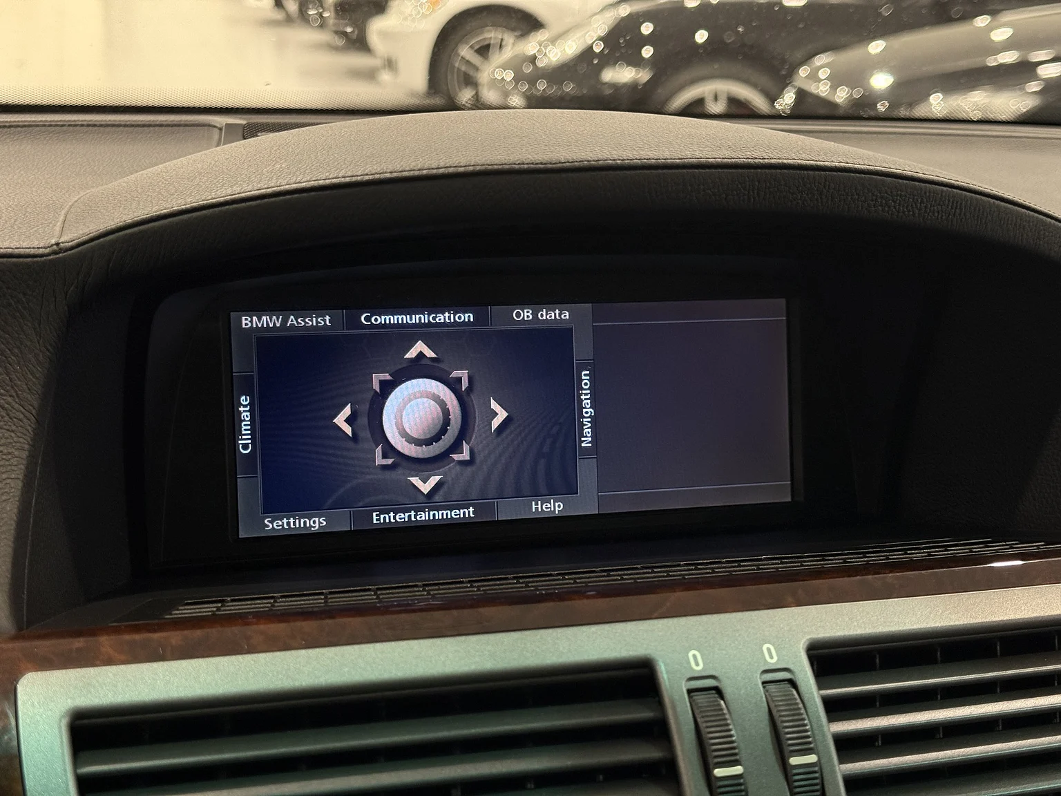 Interior image of 2003 BMW 760i (24)