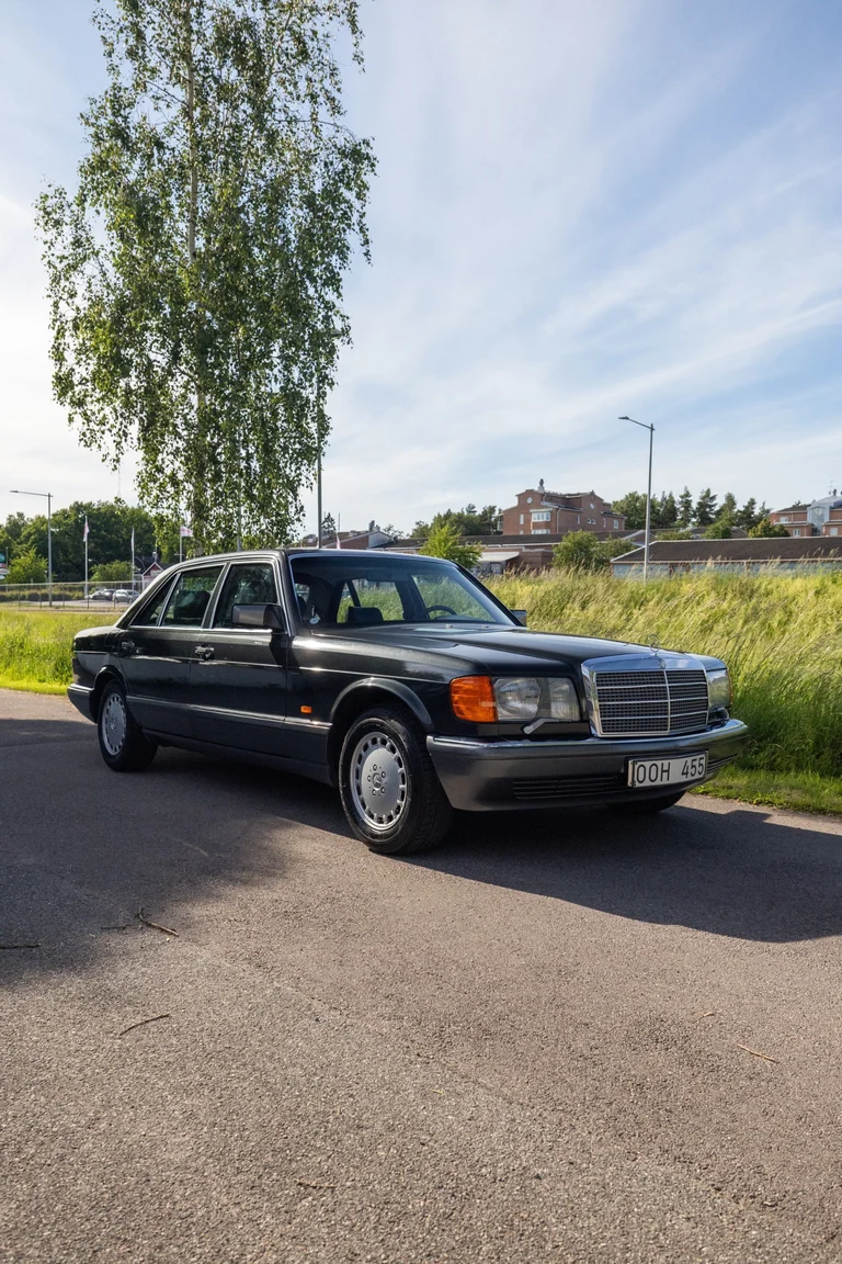 Exteriörbild på 1989 Mercedes-Benz 560 SEL (2)