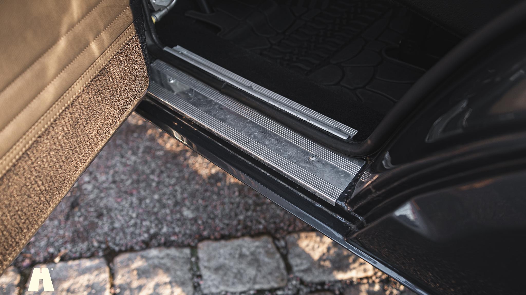 Innenraumfoto von 2015 Woodland Restomod Grand Wagoneer #002 Euro 6