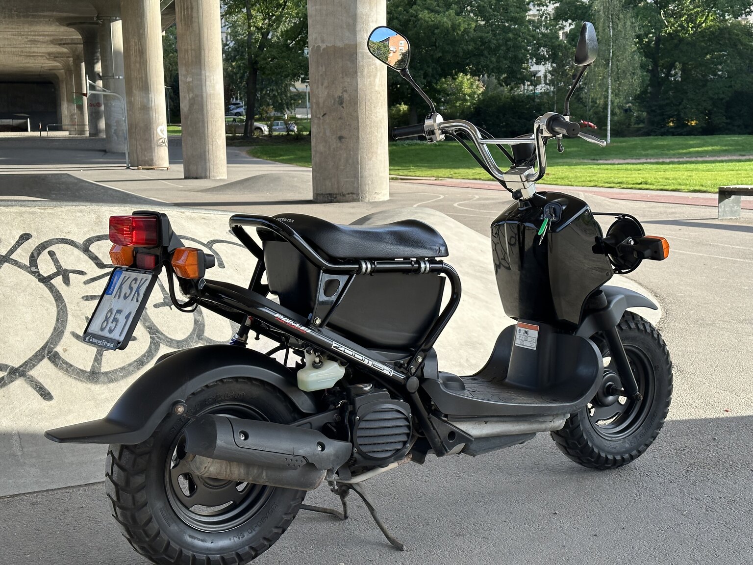 Exteriörbild på 2010 Honda NPS 50 Zoomer