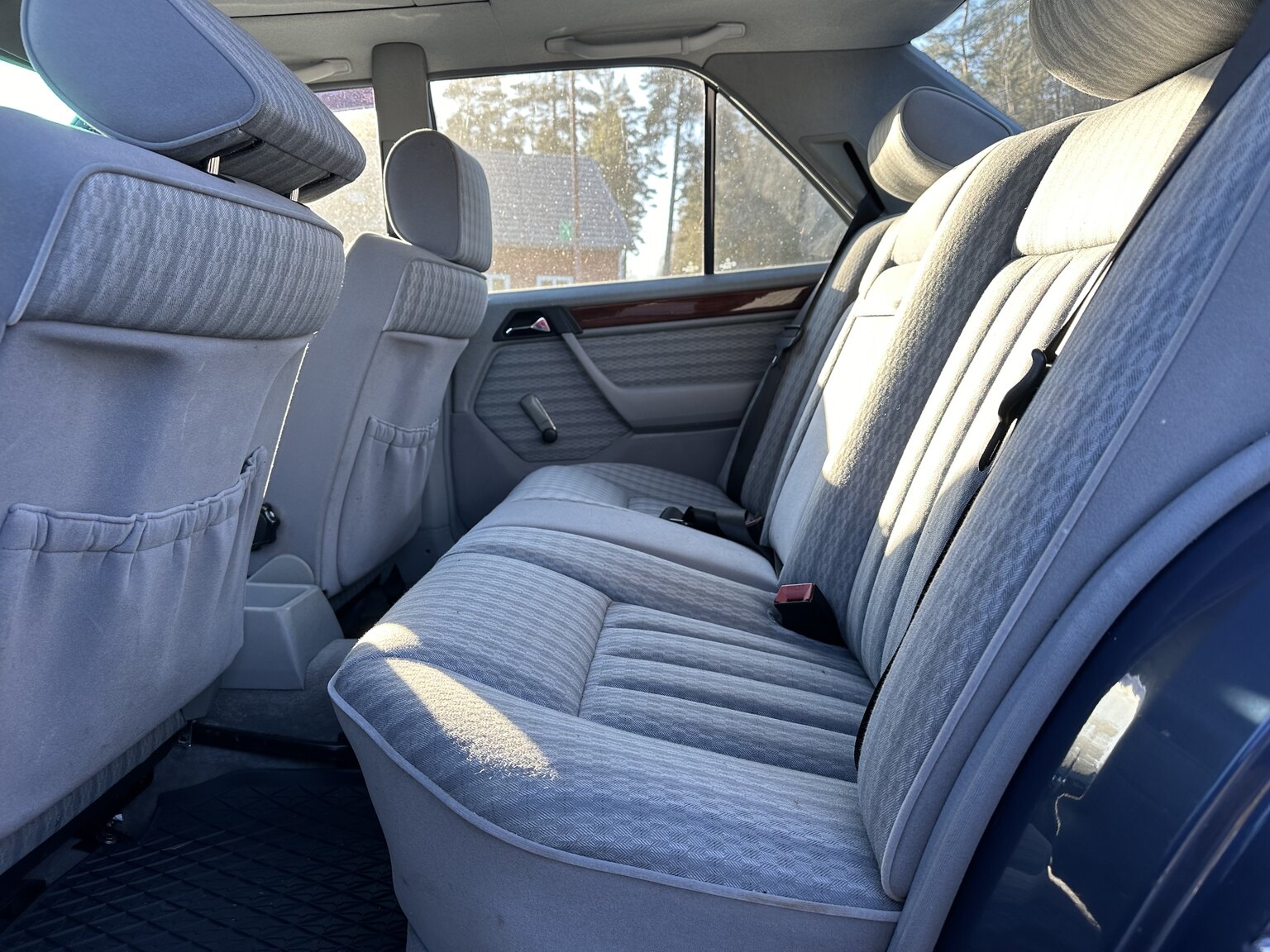 Innenraumfoto von 1991 Mercedes-Benz 230 E 
