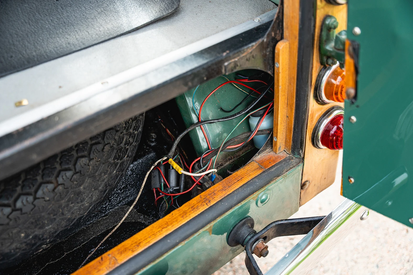 Interior image of 1968 Morris Minor Traveller (68)