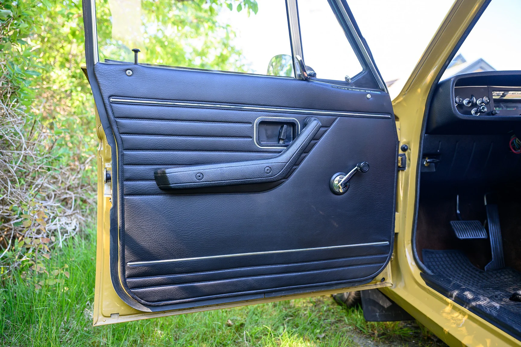 Interior image of 1971 Volvo 144 2.0 Automatic (13)