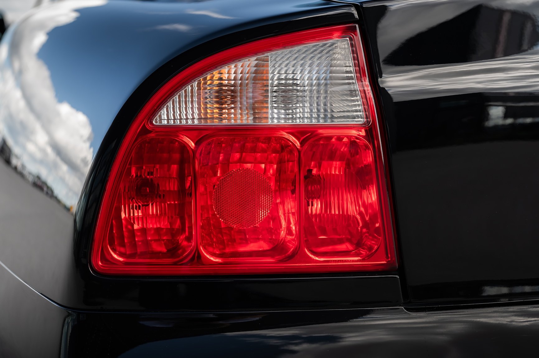 Exterior image of 2004 Maserati Coupé 4.2 V8 Cambiocorsa