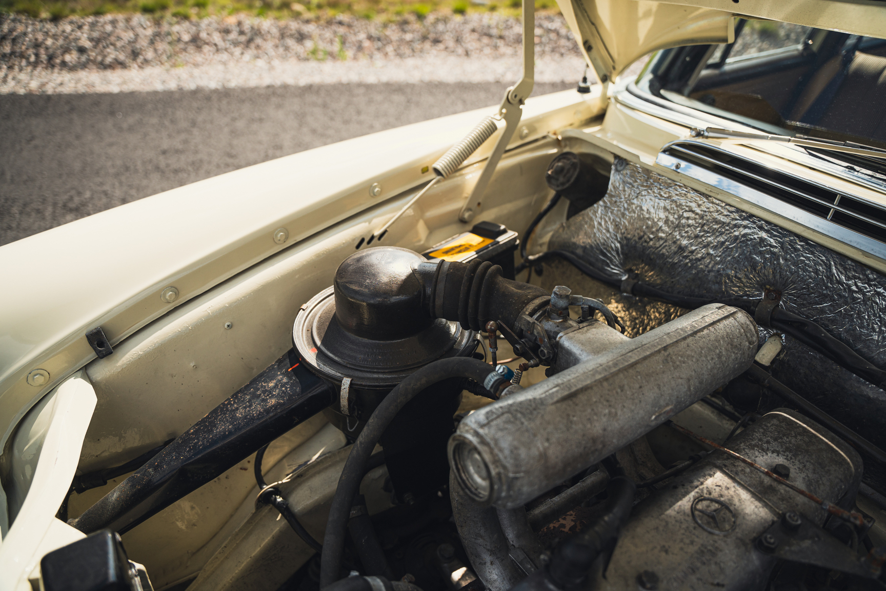 Image of 1966 Mercedes-Benz 200 D "Heckflosse" mechanics