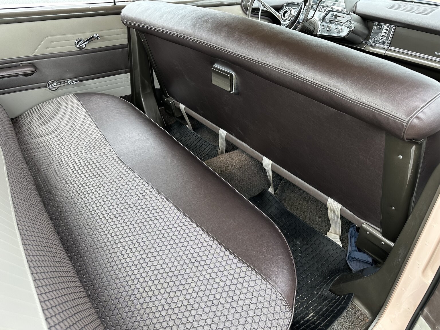 Interior image of 1959 Mercury Monterey 4-door Hardtop Cruiser