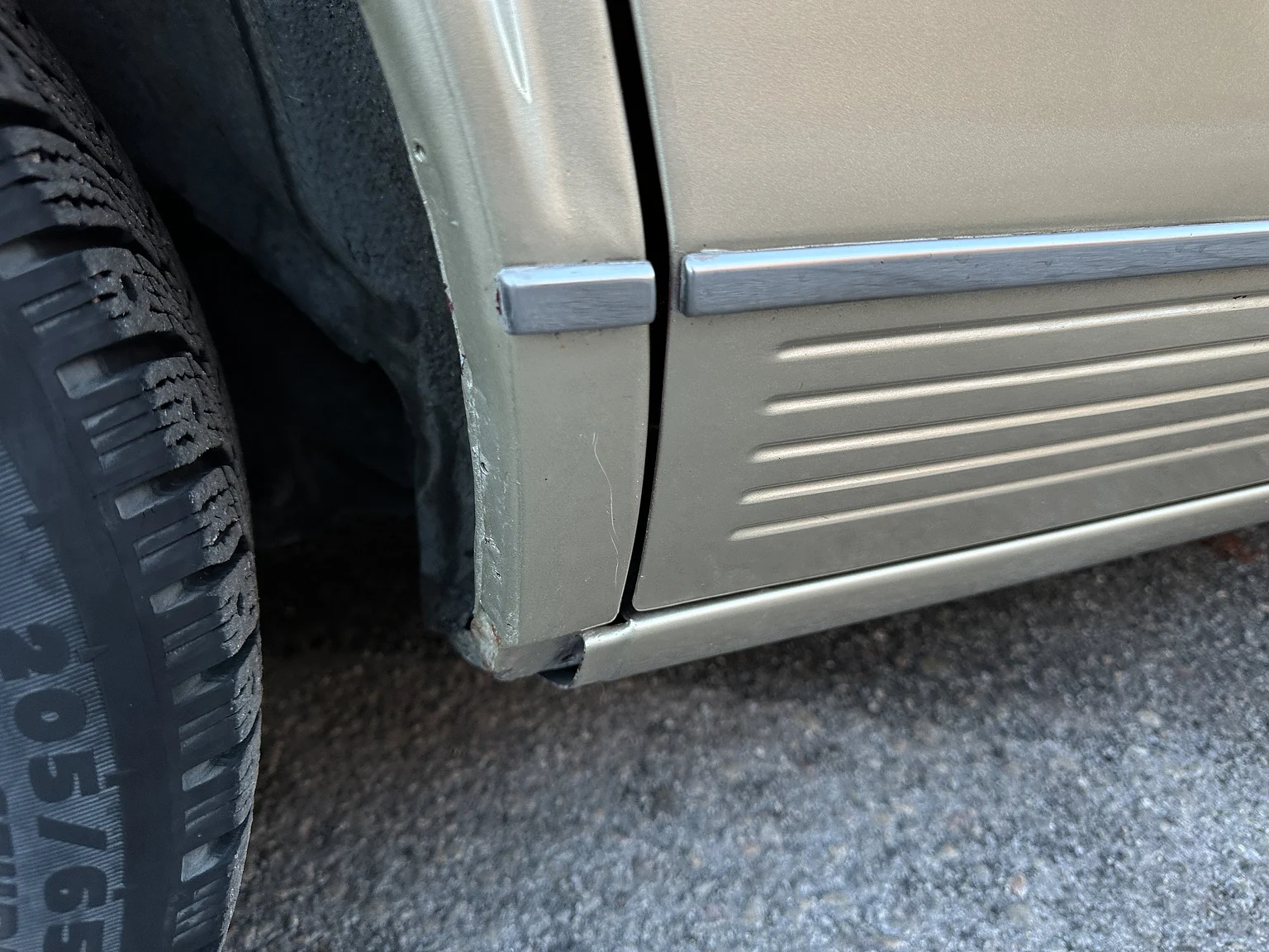 Exterior image of 1989 Cadillac Seville (111)