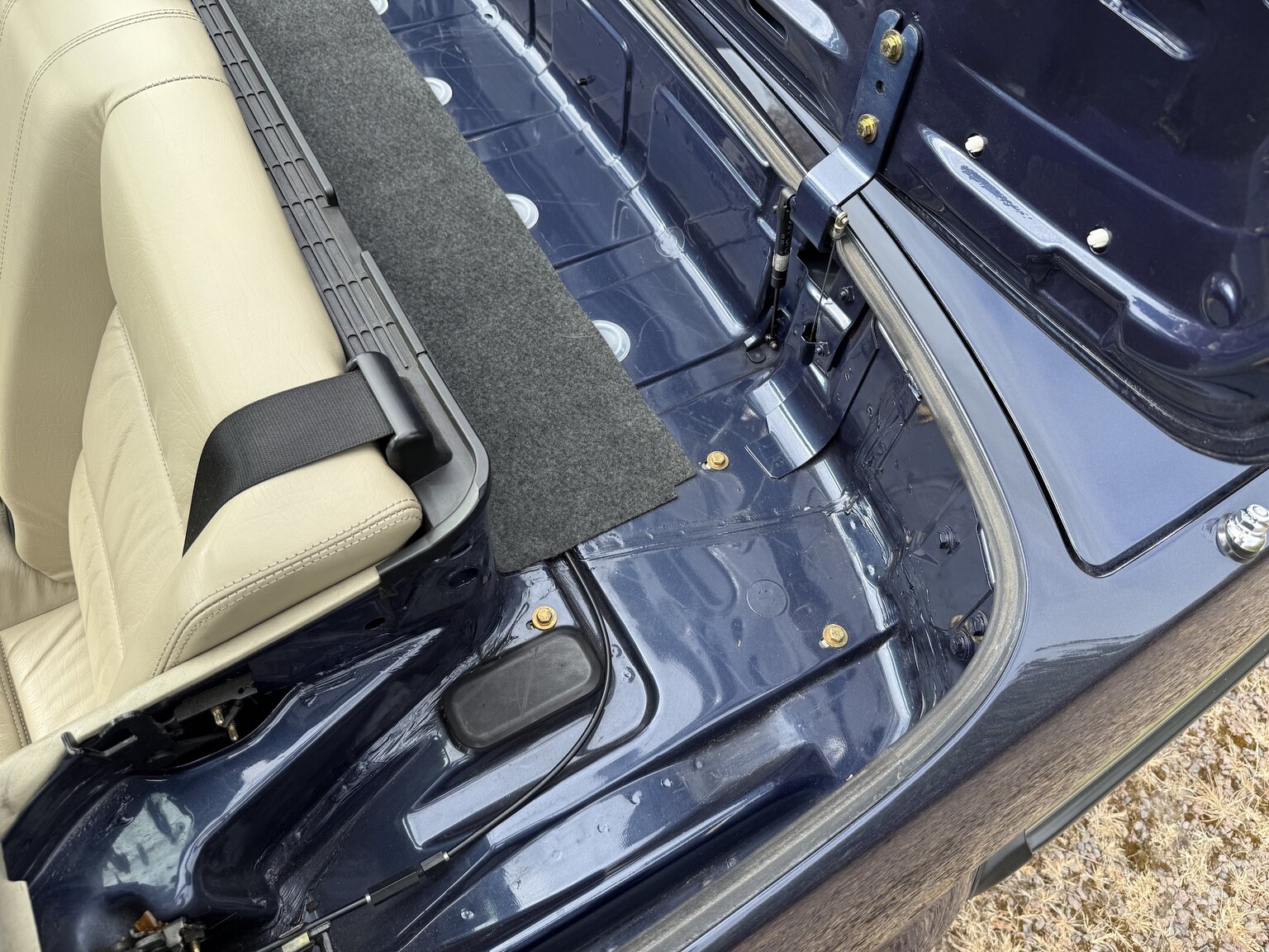 Interior image of 1987 BMW 325i Convertible