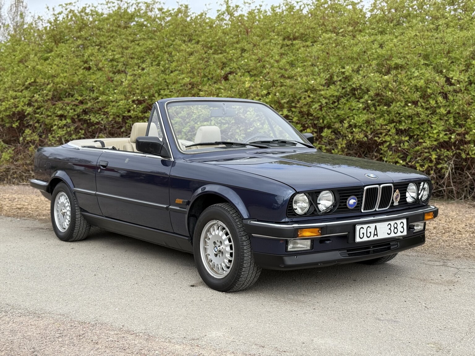 Exterior image of 1987 BMW 325i Convertible
