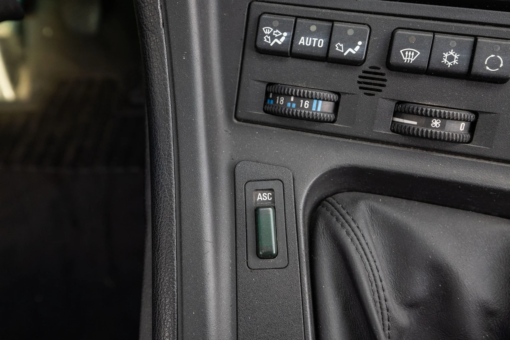 Innenraumfoto von 1991 BMW 850i (28)