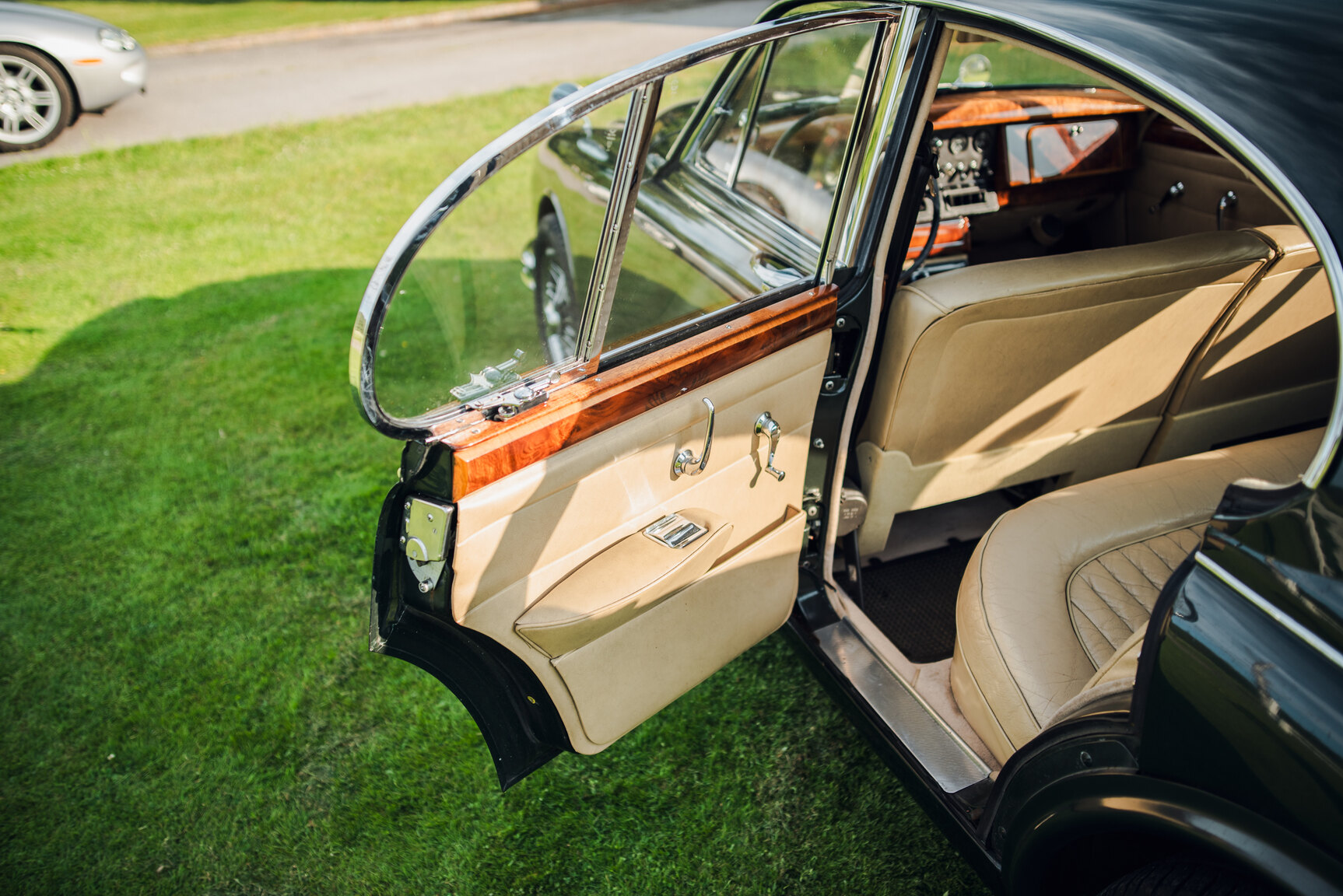 Interior image of 1965 Daimler 250 V8
