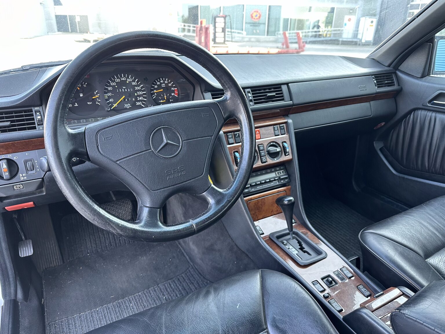 Interiörbild 1992 Mercedes-Benz 300 CE-24