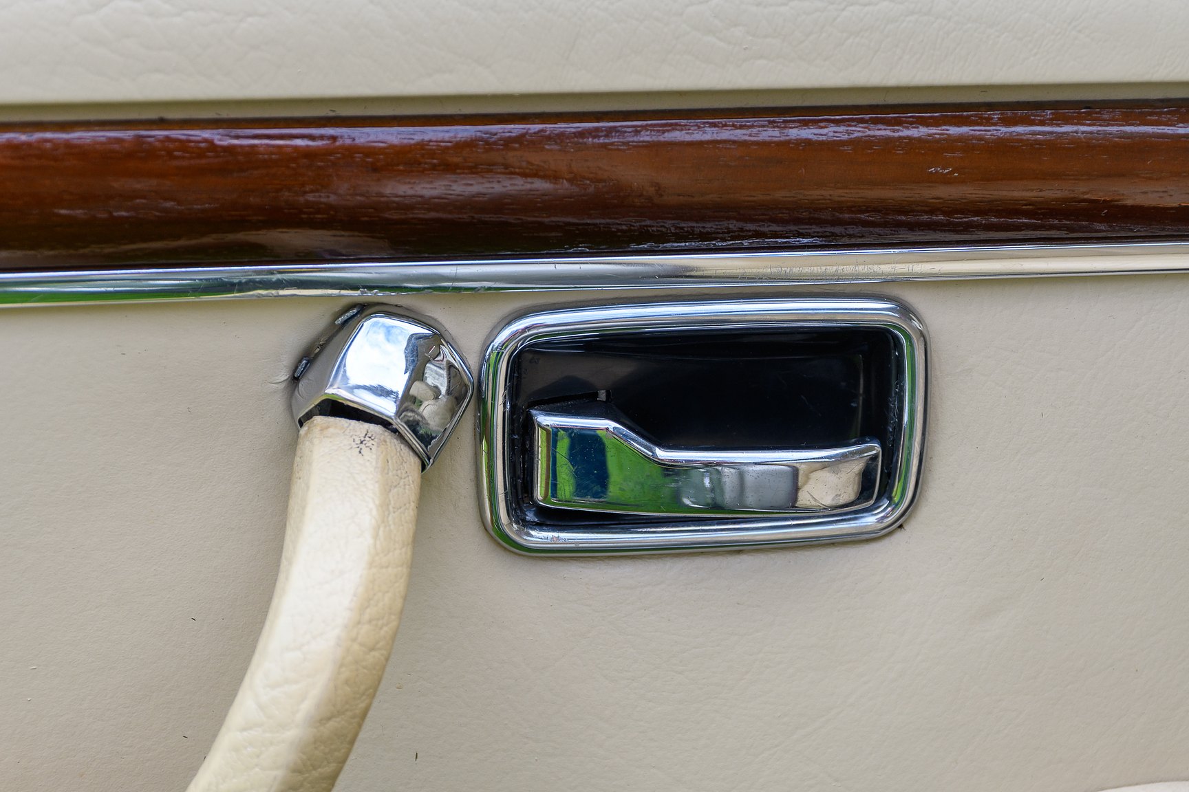 Interior image of 1969 Mercedes-Benz 300 SEL