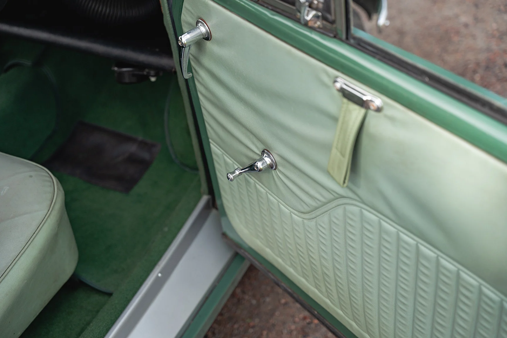 Interior image of 1968 Morris Minor Traveller (11)