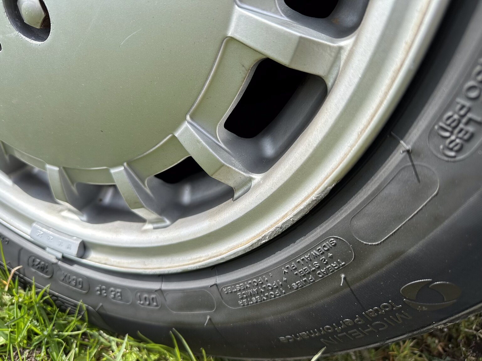 Exterior image of 1992 Mercedes-Benz SL 500 (59)