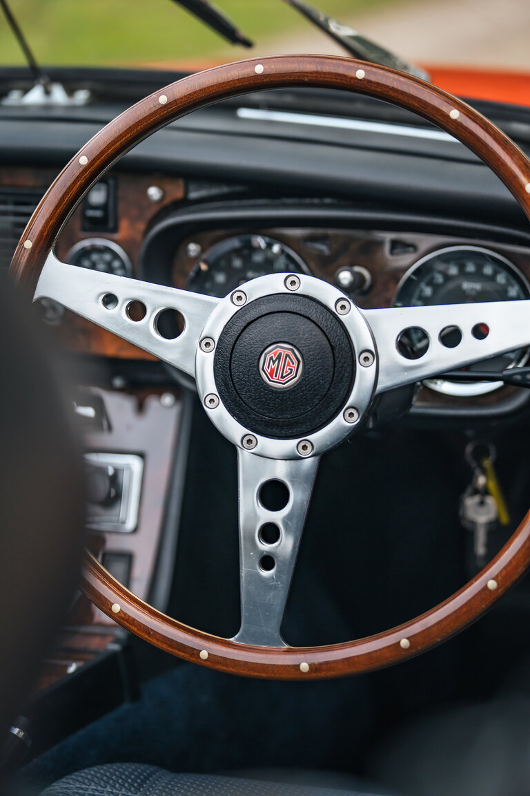 Interior image of 1973 MG MGB Roadster (7)