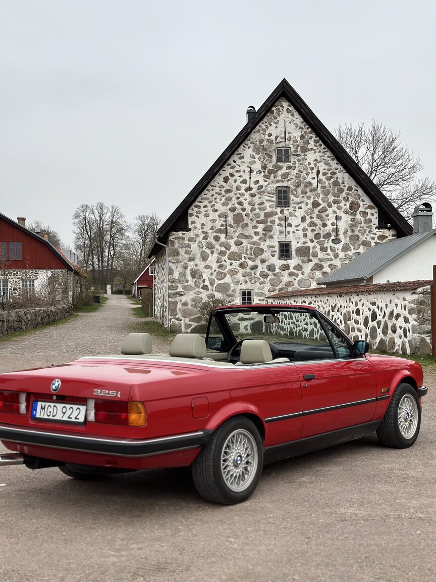 Exteriörbild på 1987 BMW 325i Convertible (29)