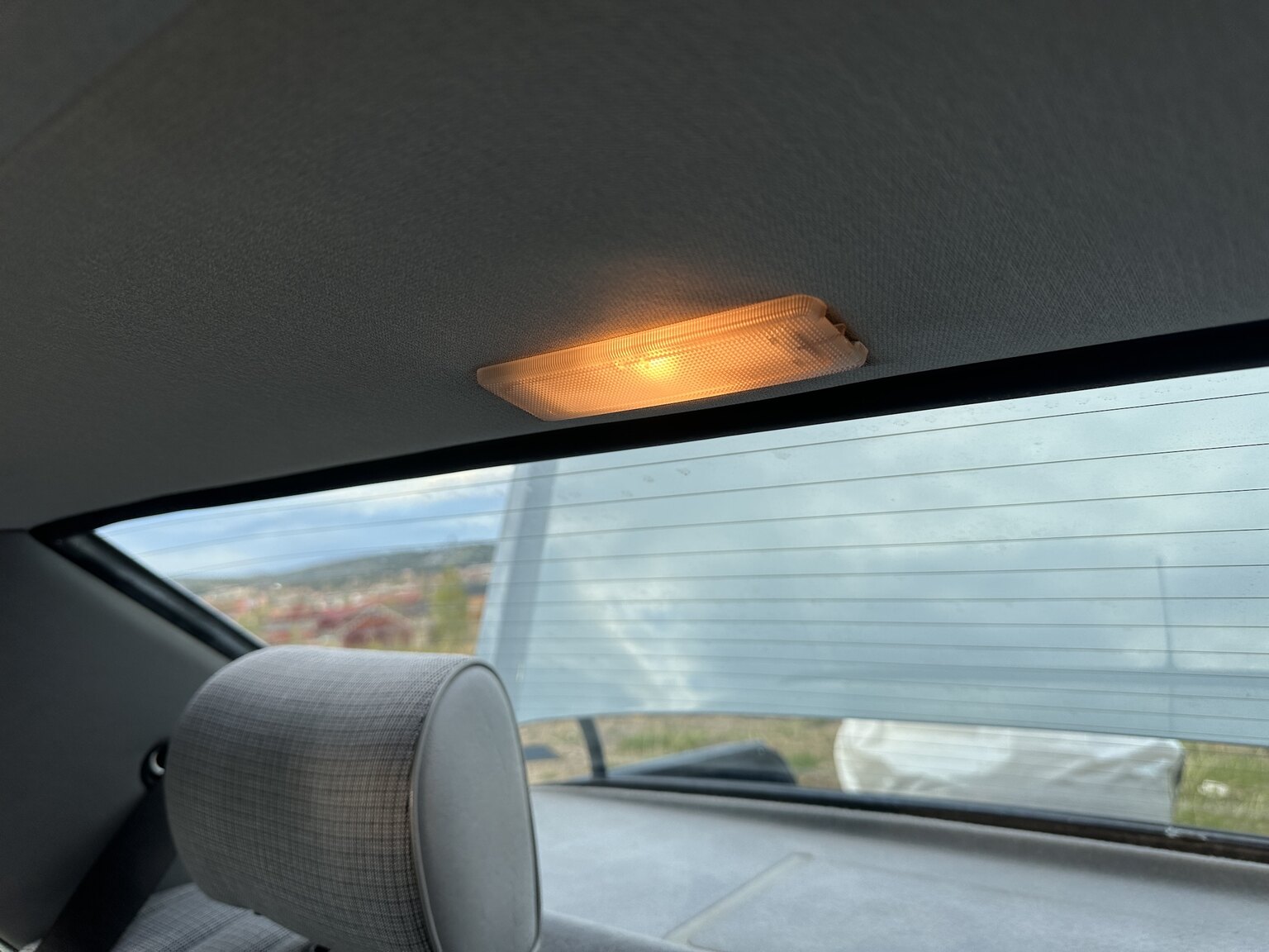 Interior image of 1988 Mercedes-Benz 190 E