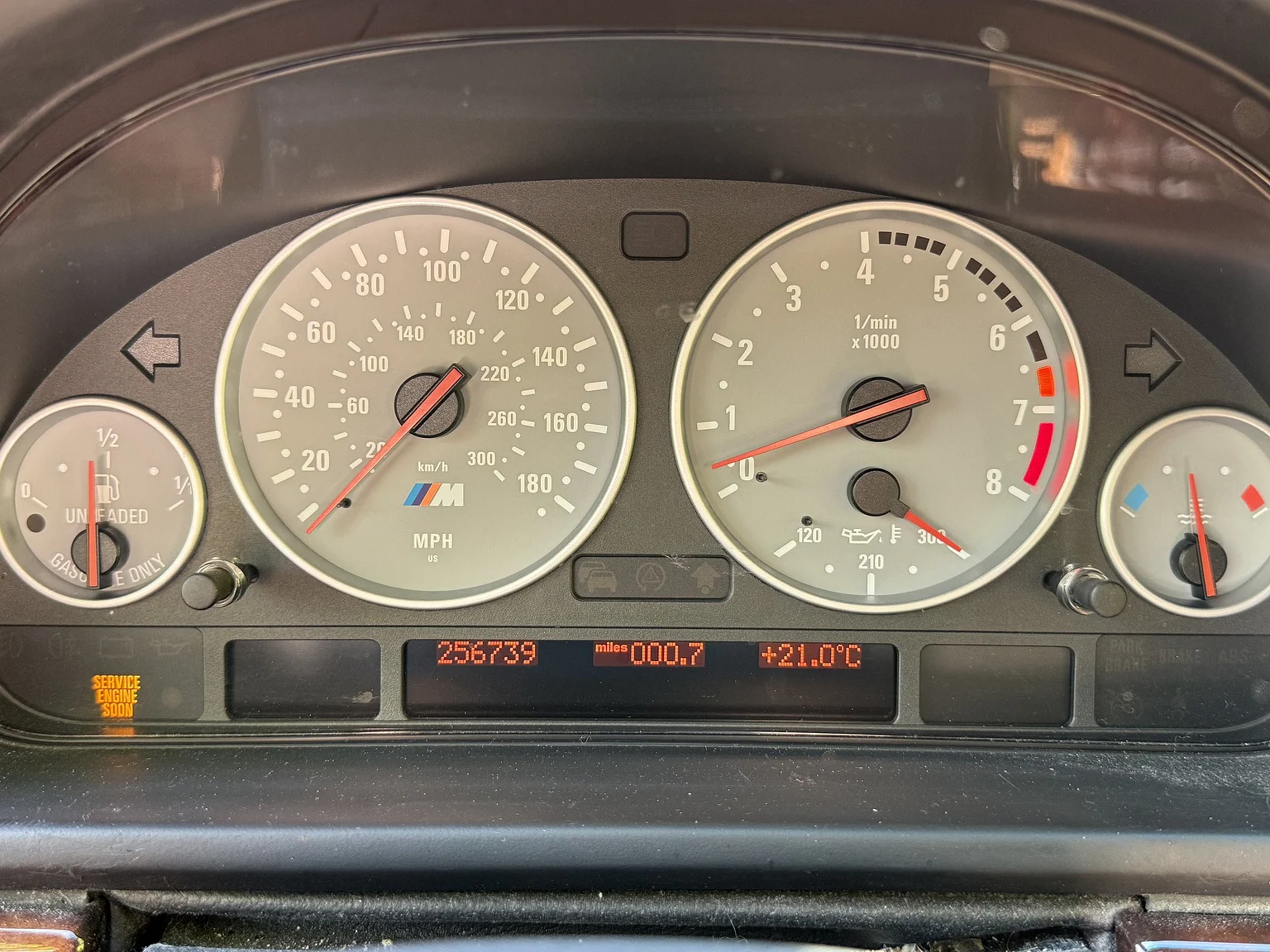 Interior image of 2001 BMW M5 E39 LCI (58)
