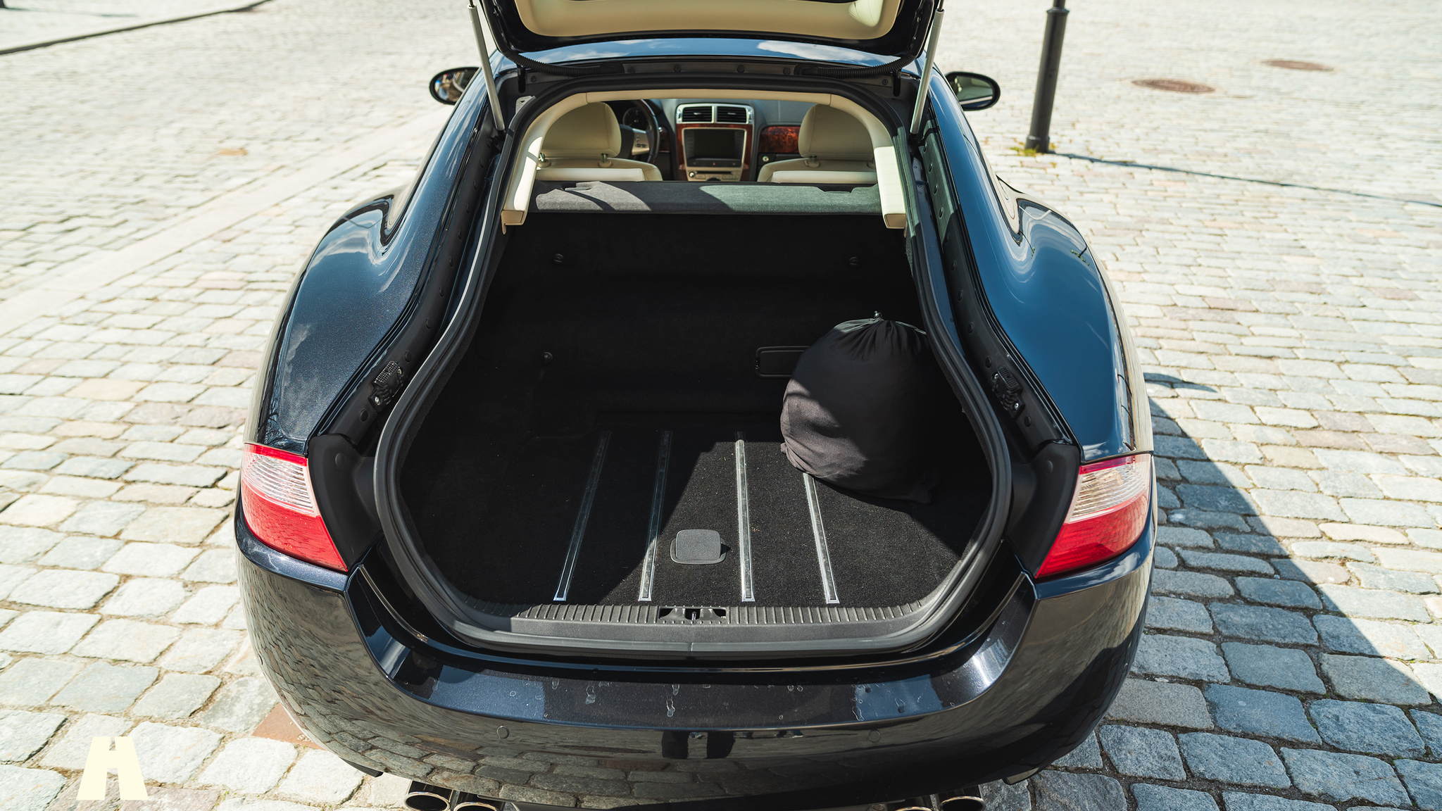 Innenraumfoto von 2008 Jaguar XKR (78)