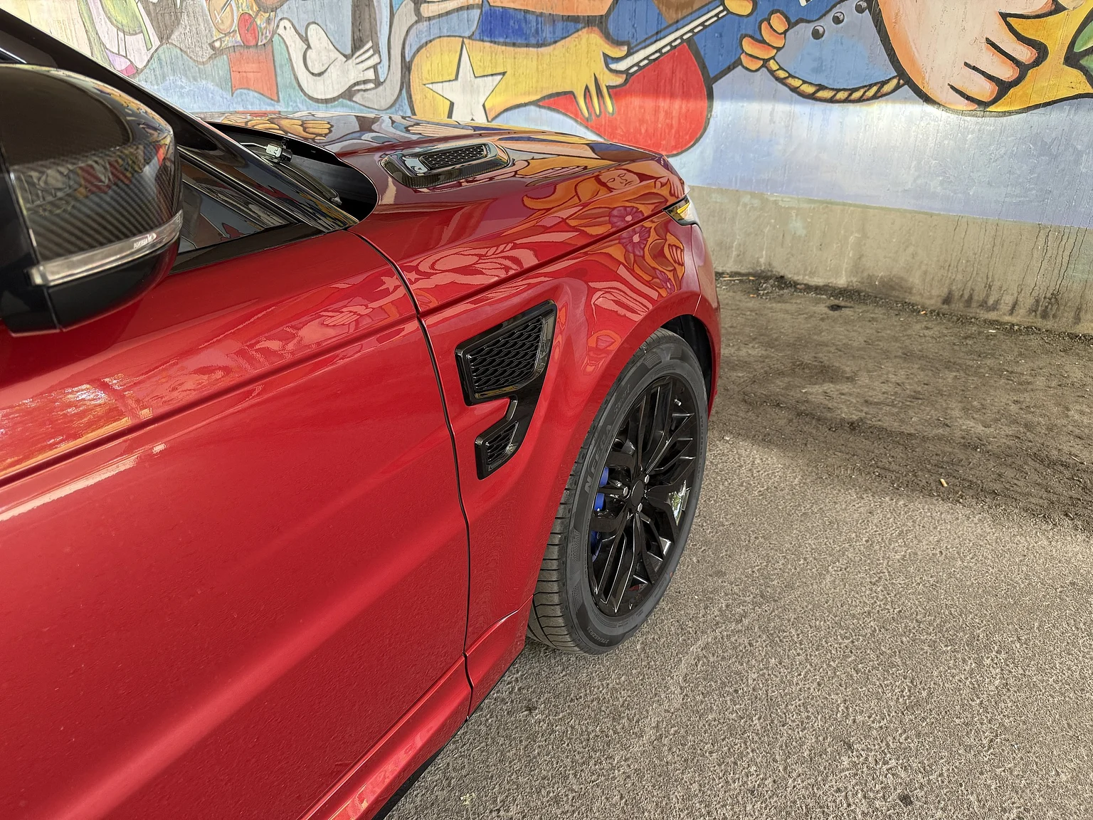 Exteriörbild på 2017 Range Rover Sport SVR (42)