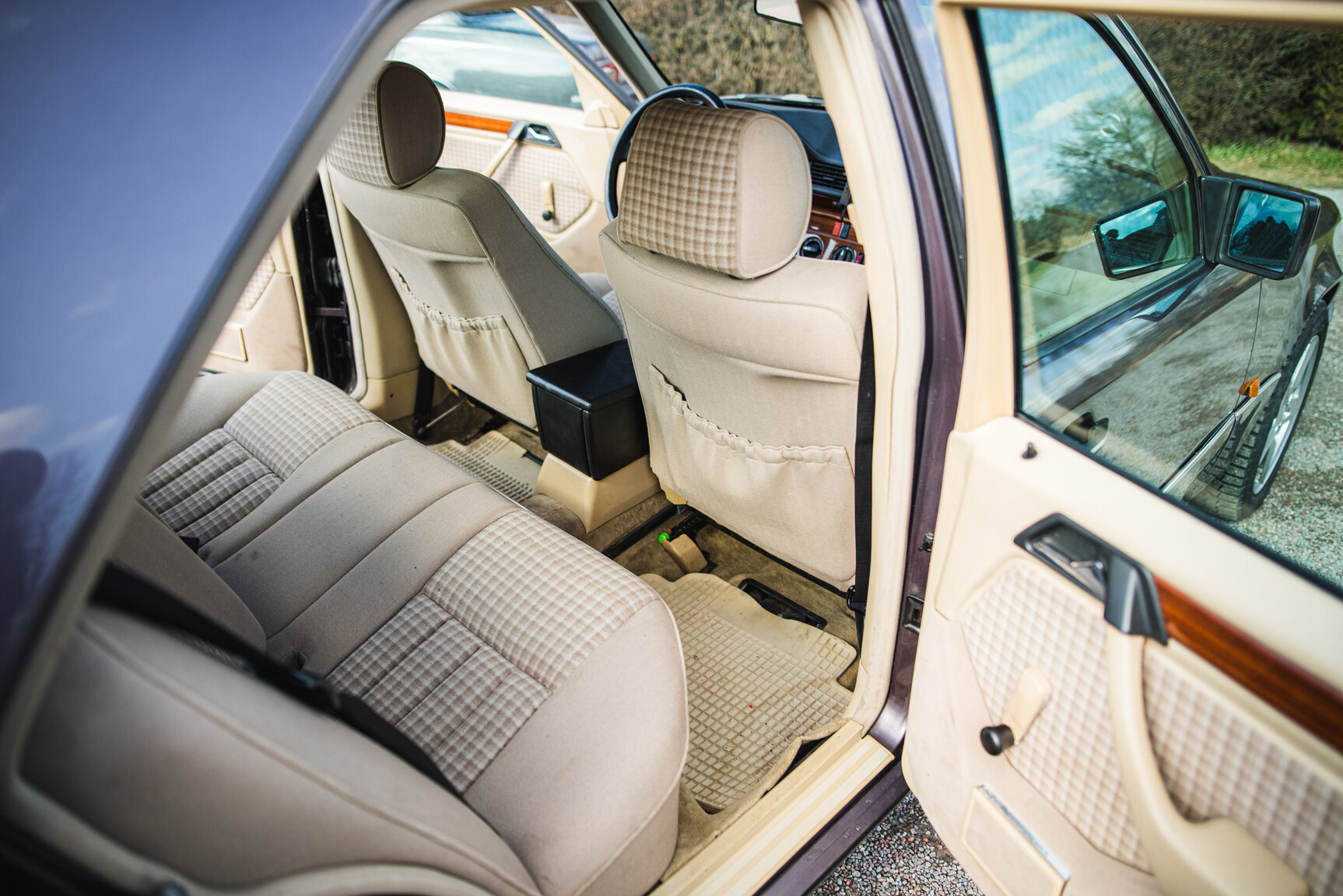 Interior image of 1993 Mercedes-Benz E 220