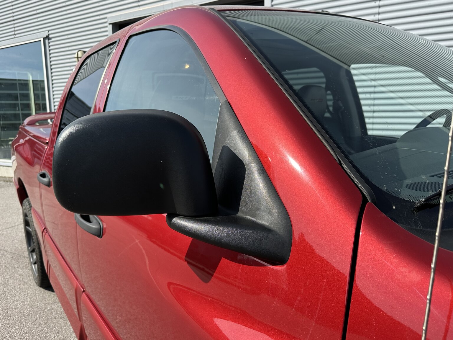 Exteriörbild på 2006 Dodge Ram SRT10
