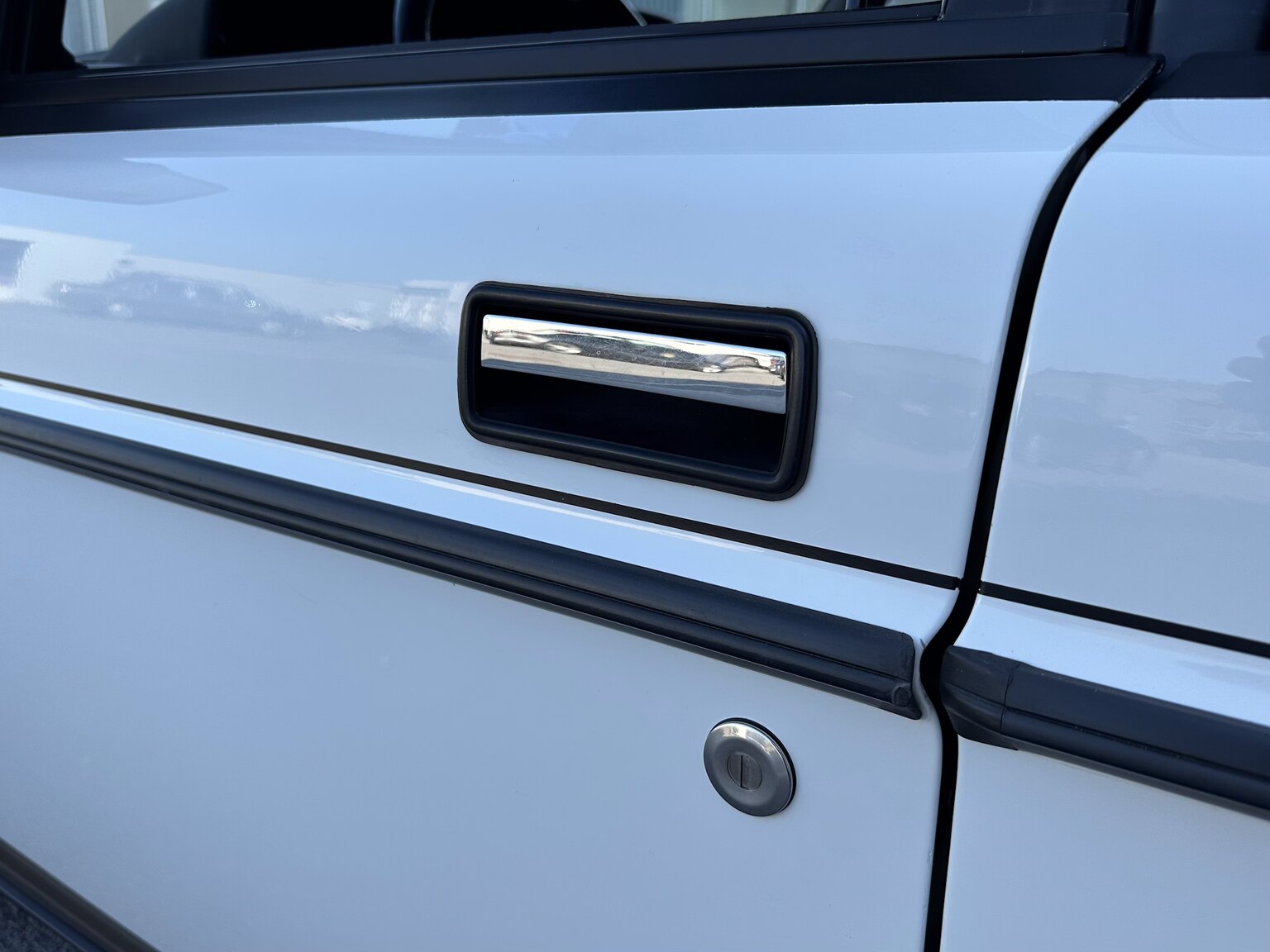 Exterior image of 1991 Volvo 240 GLT