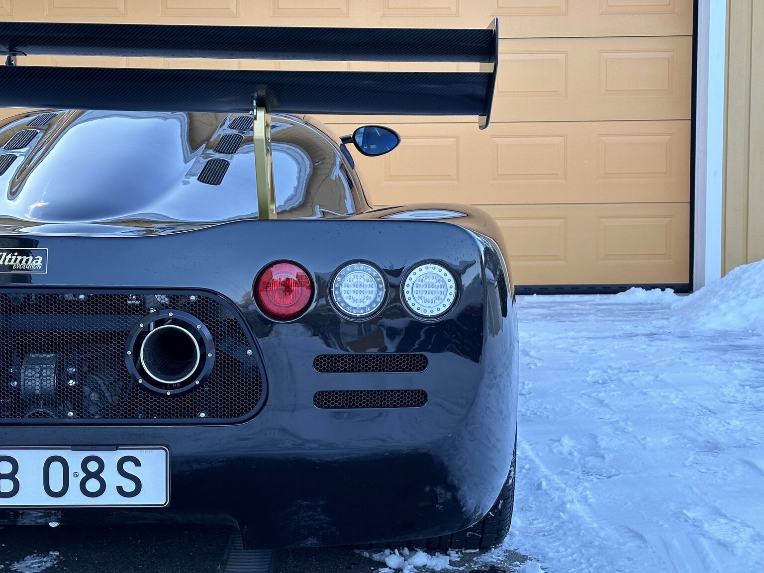 Exteriörbild på 2021 Ultima Evolution LS3