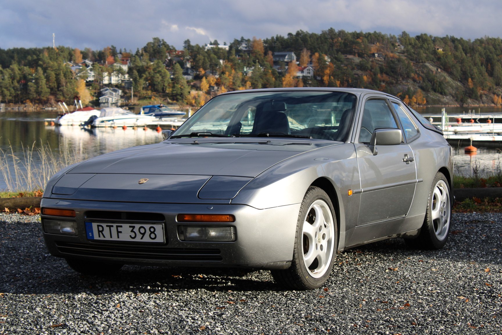 Exterior image of 1991 PORSCHE 944 S2